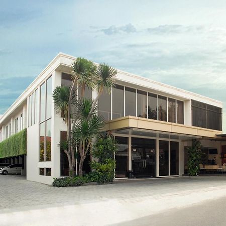 Aveon Express Hotel By Daphna International Yogyakarta Extérieur photo