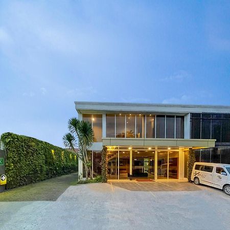 Aveon Express Hotel By Daphna International Yogyakarta Extérieur photo