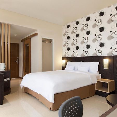Aveon Express Hotel By Daphna International Yogyakarta Extérieur photo