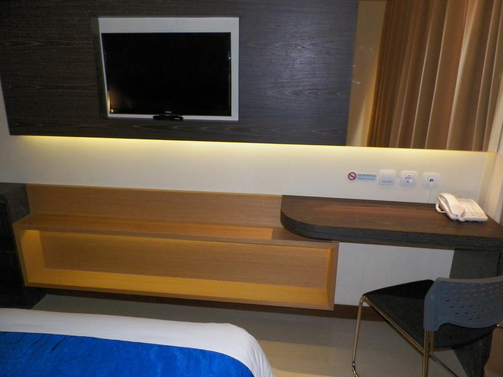 Aveon Express Hotel By Daphna International Yogyakarta Extérieur photo