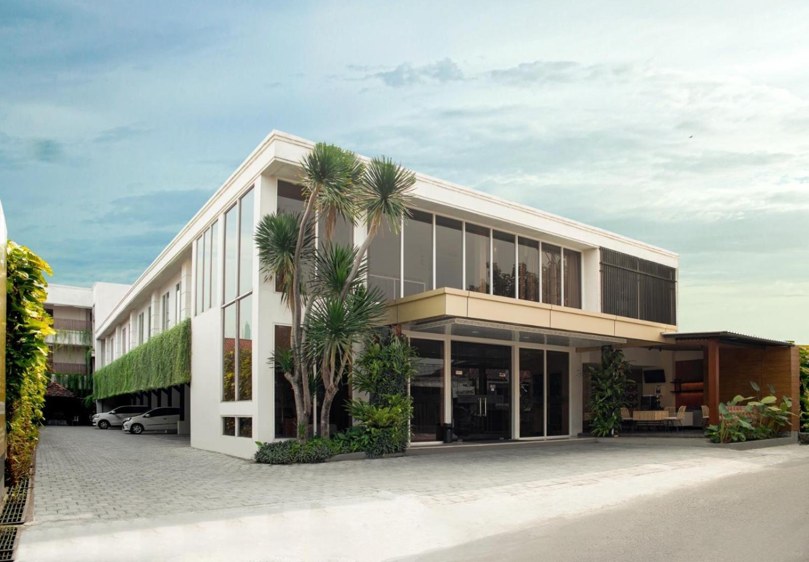 Aveon Express Hotel By Daphna International Yogyakarta Extérieur photo