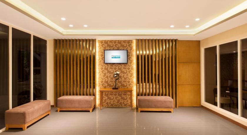 Aveon Express Hotel By Daphna International Yogyakarta Extérieur photo