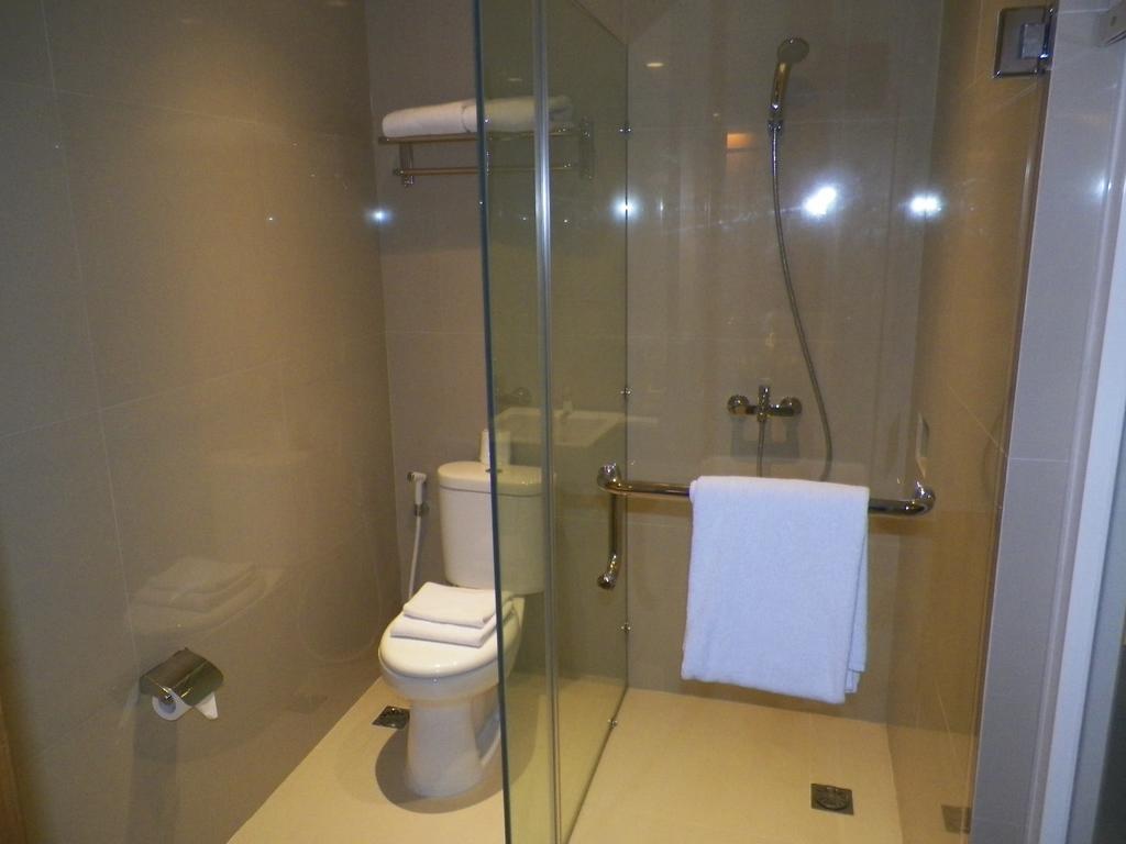 Aveon Express Hotel By Daphna International Yogyakarta Extérieur photo