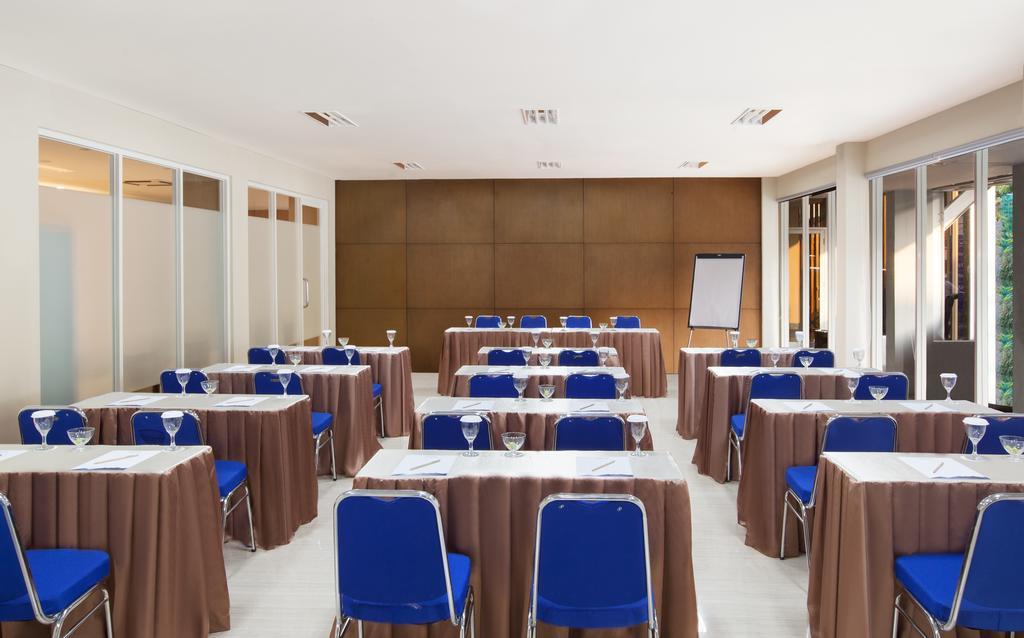 Aveon Express Hotel By Daphna International Yogyakarta Extérieur photo