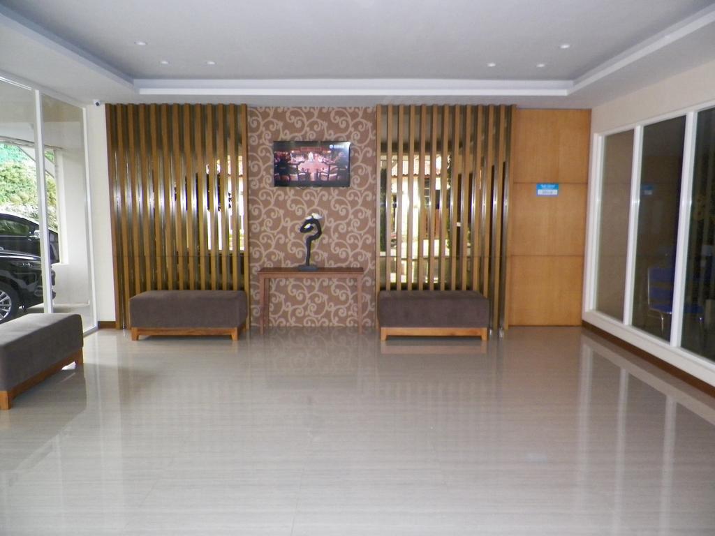 Aveon Express Hotel By Daphna International Yogyakarta Extérieur photo