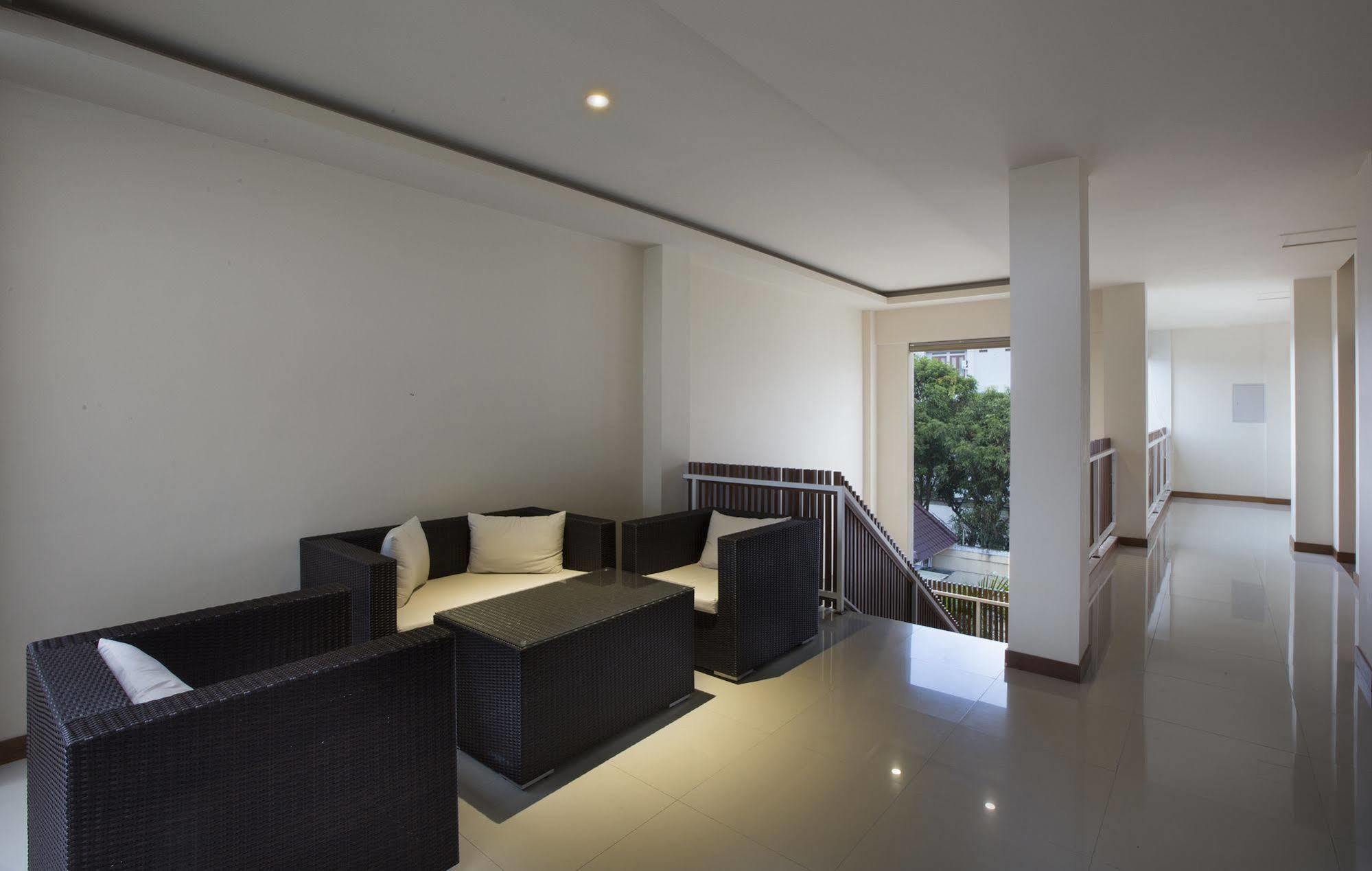Aveon Express Hotel By Daphna International Yogyakarta Extérieur photo
