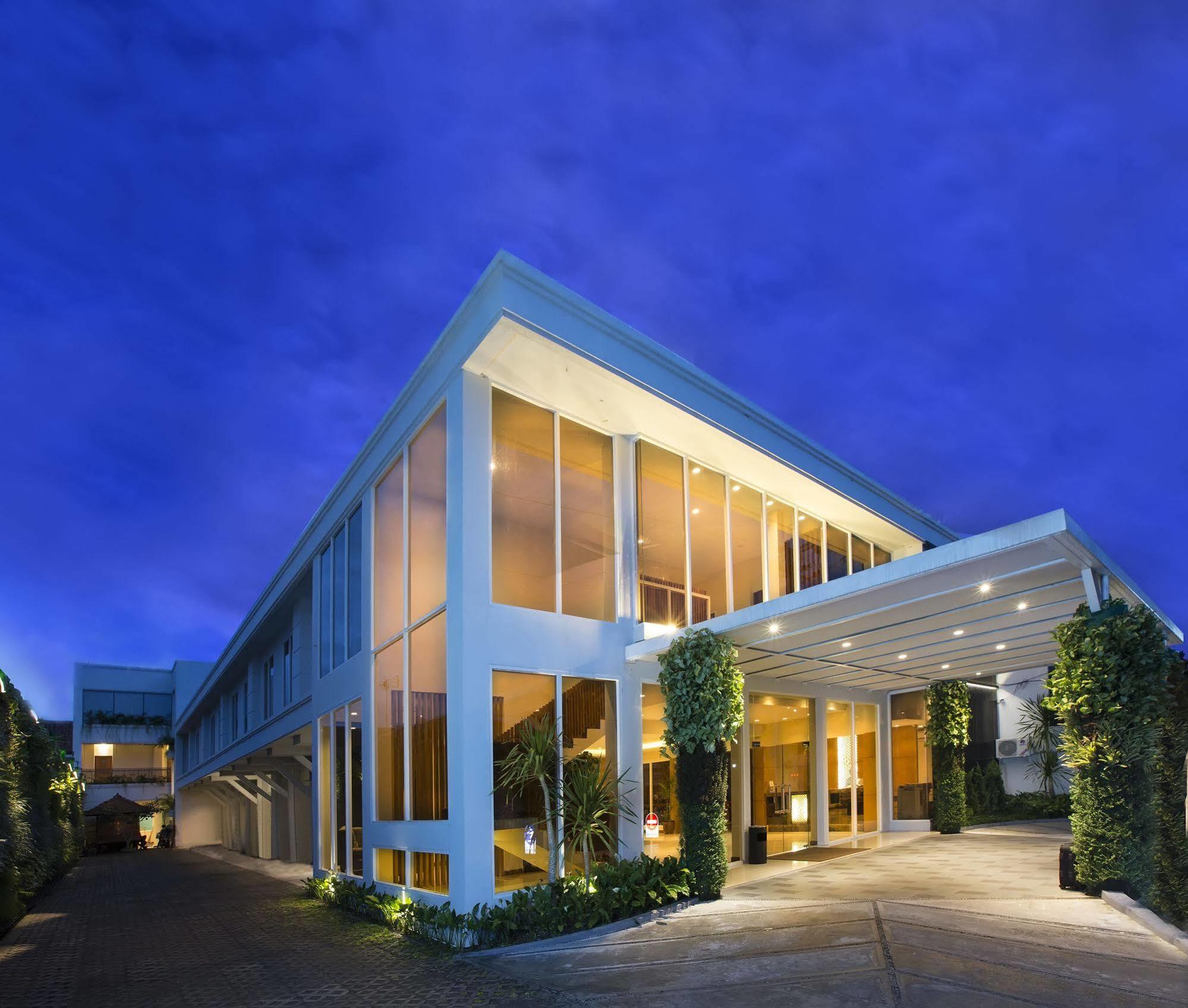 Aveon Express Hotel By Daphna International Yogyakarta Extérieur photo