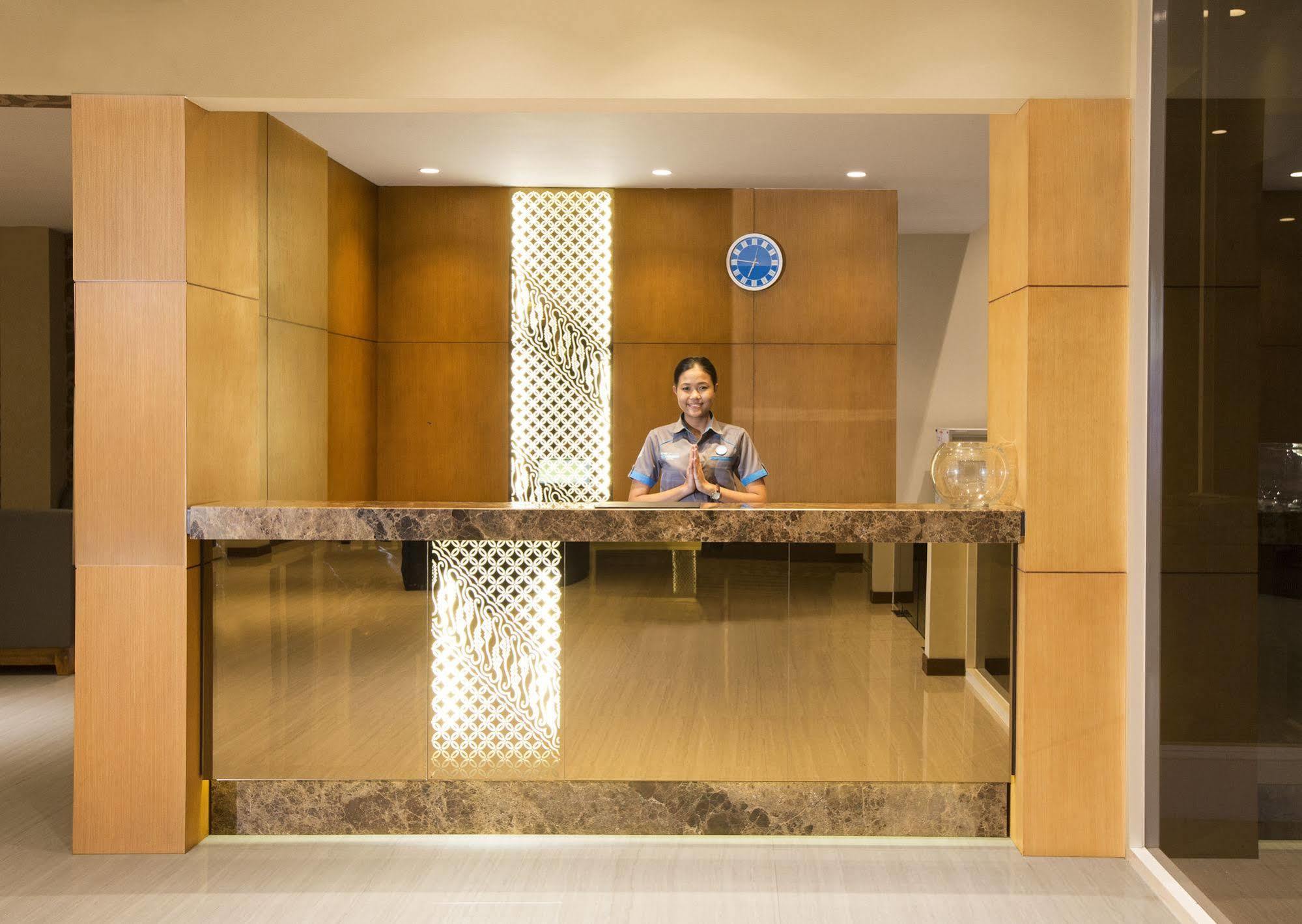 Aveon Express Hotel By Daphna International Yogyakarta Extérieur photo
