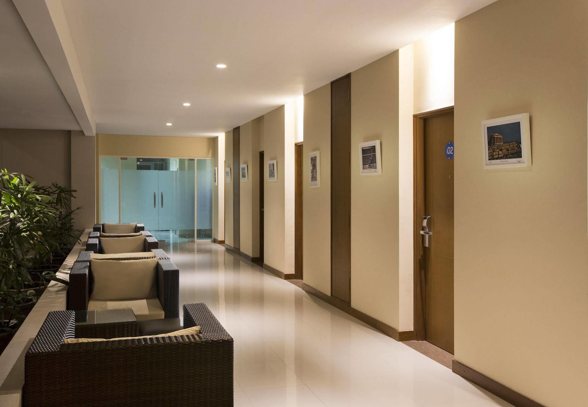 Aveon Express Hotel By Daphna International Yogyakarta Extérieur photo