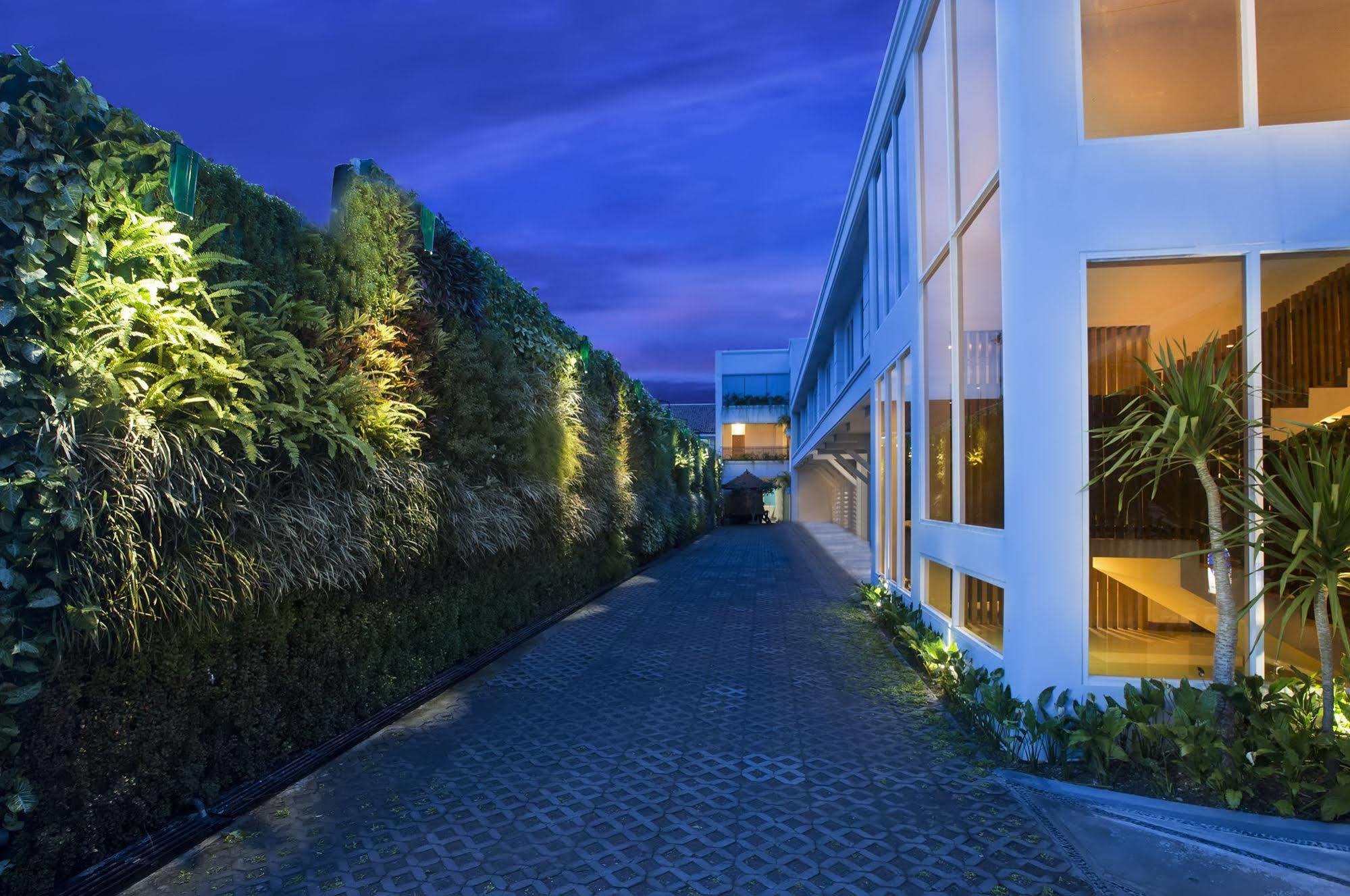 Aveon Express Hotel By Daphna International Yogyakarta Extérieur photo
