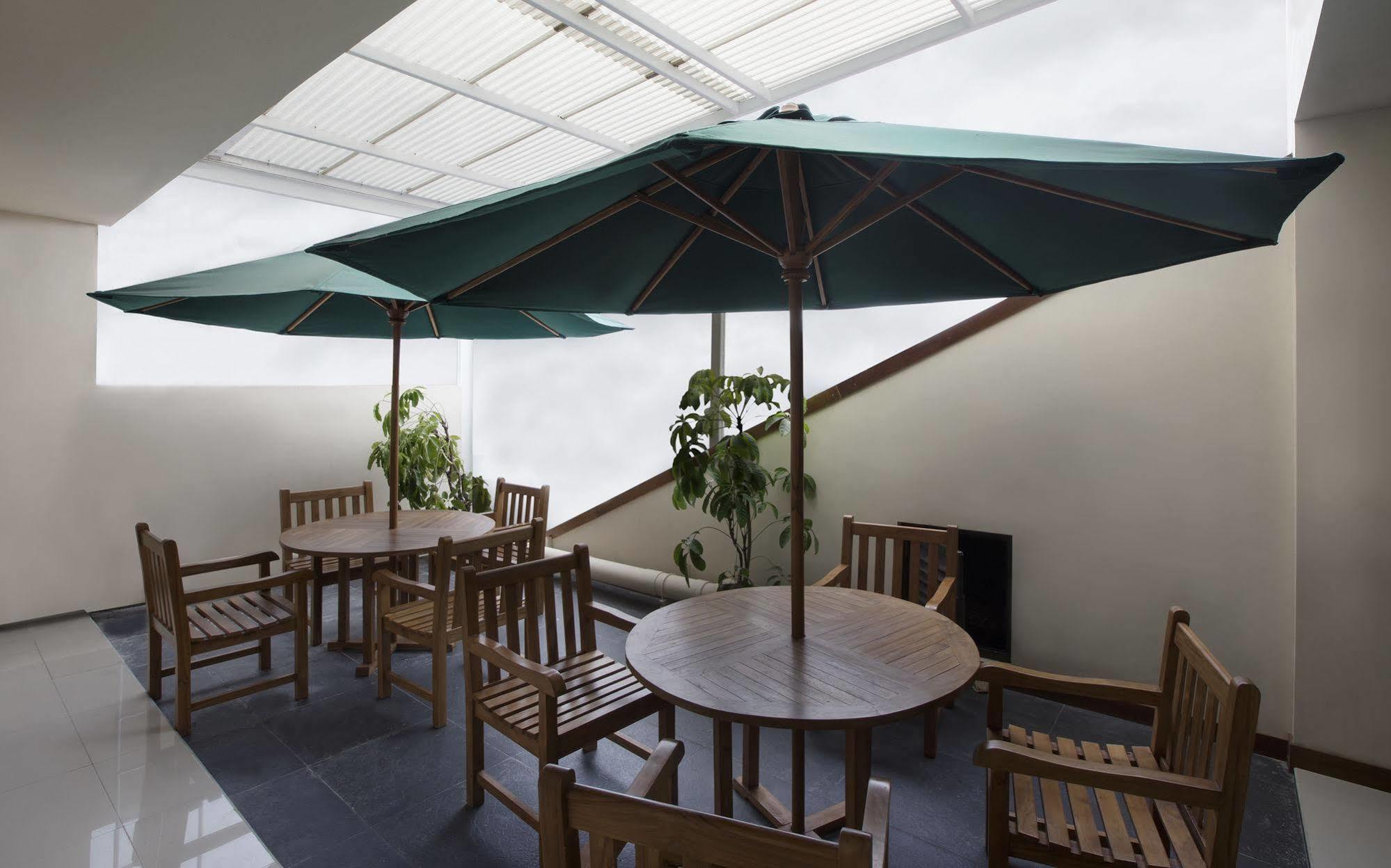 Aveon Express Hotel By Daphna International Yogyakarta Extérieur photo