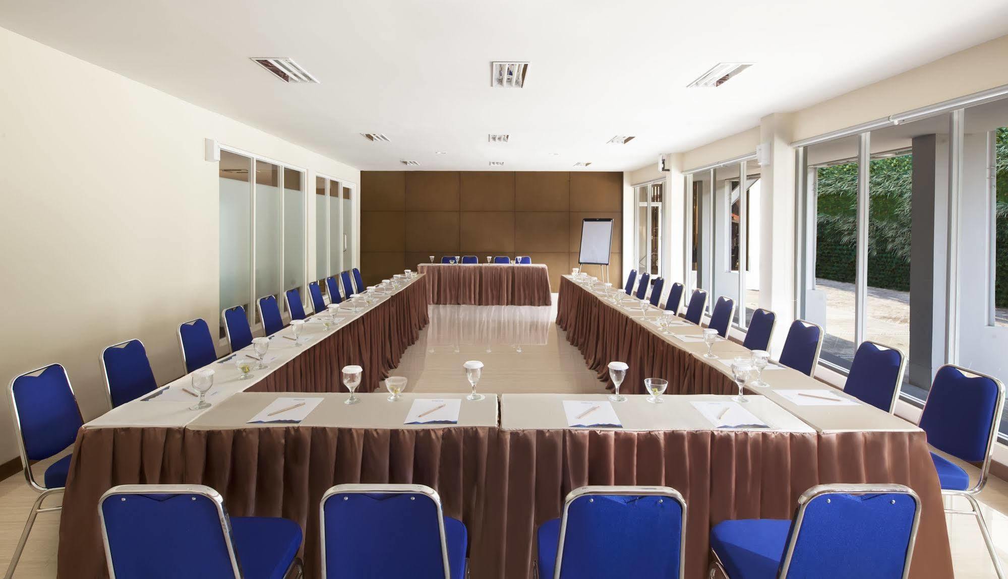 Aveon Express Hotel By Daphna International Yogyakarta Extérieur photo